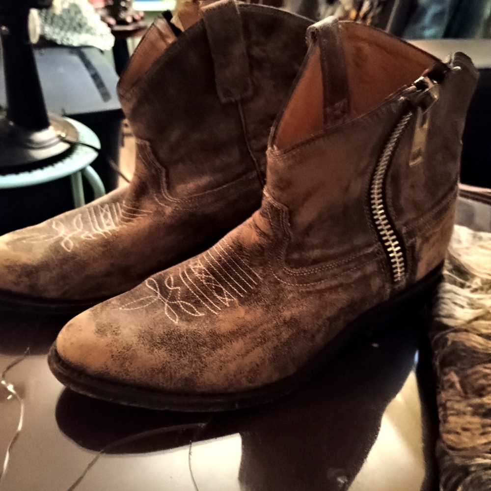 LAURA LEE BRAND LEATHER BOOTS!! MADE IN MEXICO, DISTRESSED LOOK!! - Picture 4 of 11
